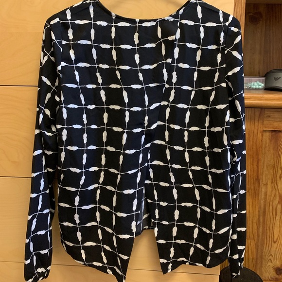Zebra print fly back blouse - Picture 2 of 2